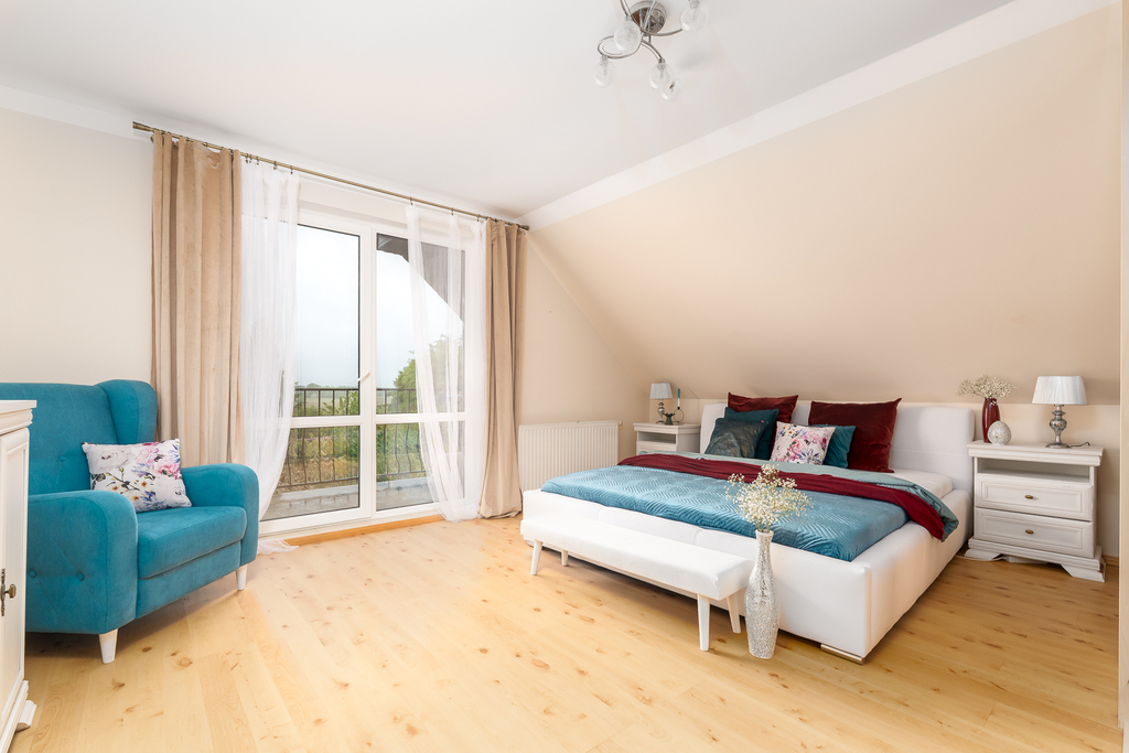 Piękny,rodzinny dom z ogrodem w spokojnej okolicy. (18)