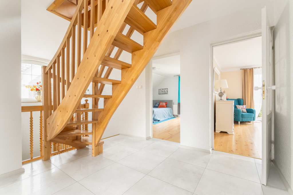 Piękny,rodzinny dom z ogrodem w spokojnej okolicy. (24)