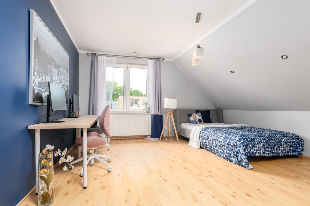 Piękny,rodzinny dom z ogrodem w spokojnej okolicy. (25)