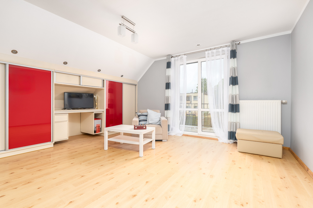 Piękny,rodzinny dom z ogrodem w spokojnej okolicy. (26)