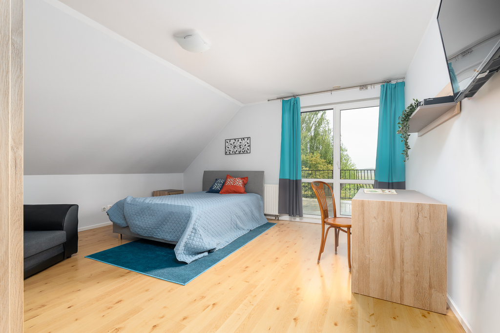 Piękny,rodzinny dom z ogrodem w spokojnej okolicy. (27)