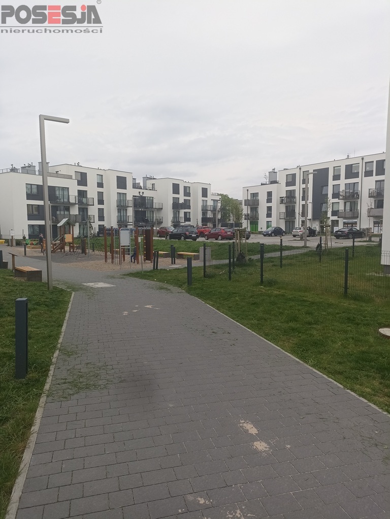 3-pok. mieszkanie z ogródkiem i miejscami postoj. (19)