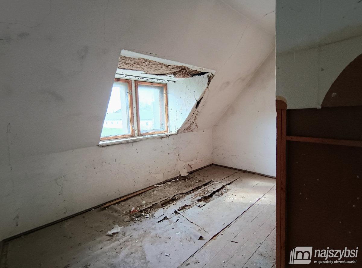 Część domu mieszkalno-usługowego. (1)