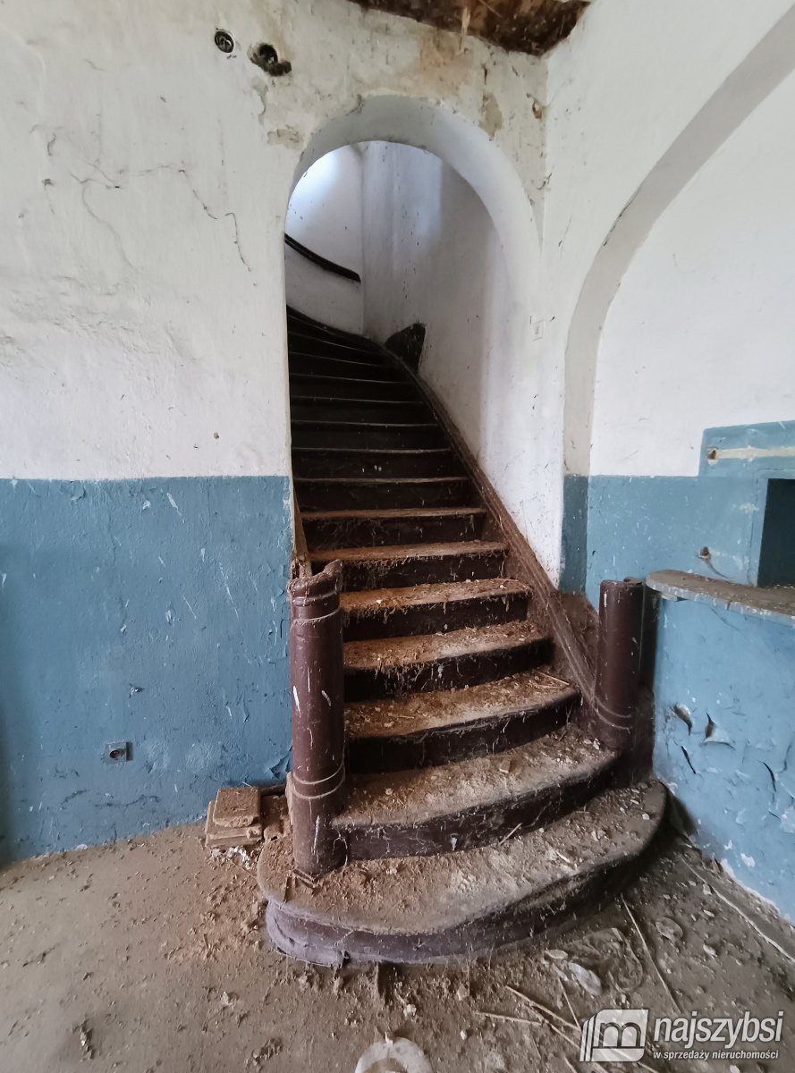 Część domu mieszkalno-usługowego. (10)