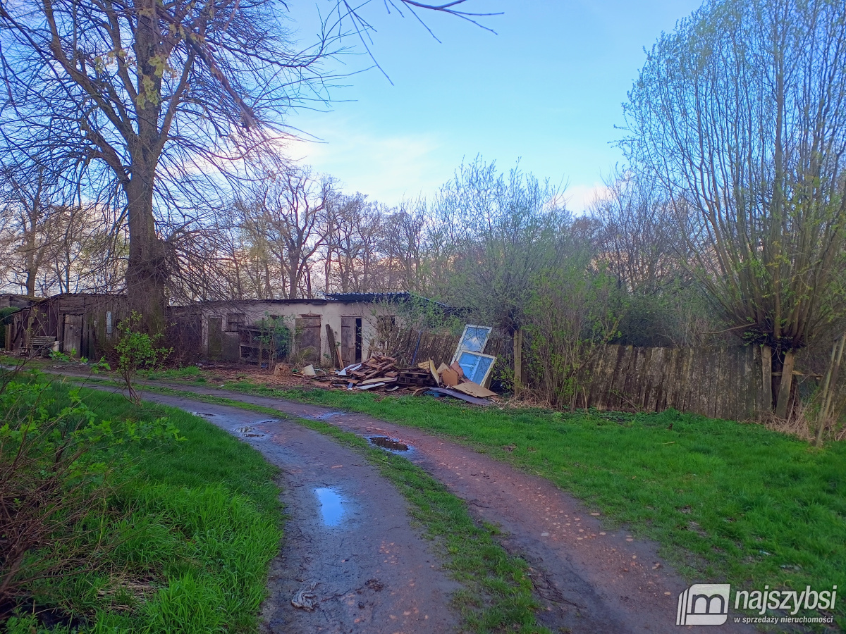 Część domu mieszkalno-usługowego. (12)