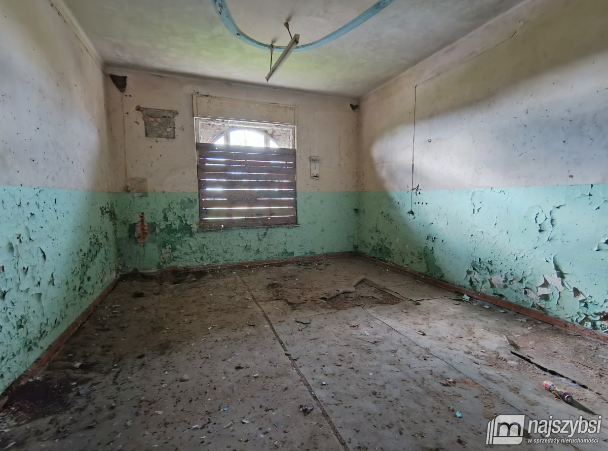 Część domu mieszkalno-usługowego. (2)