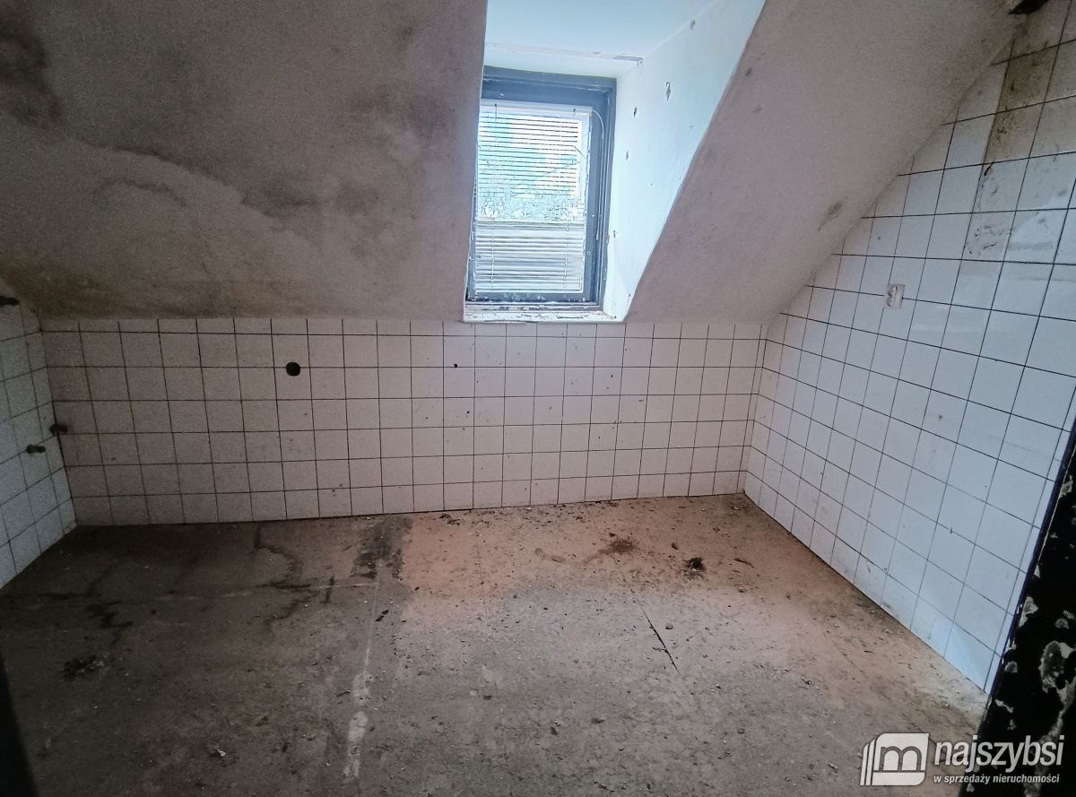 Część domu mieszkalno-usługowego. (3)