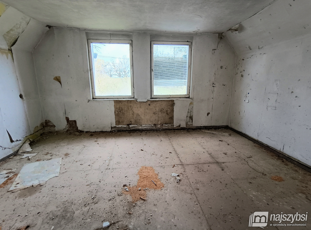 Część domu mieszkalno-usługowego. (4)