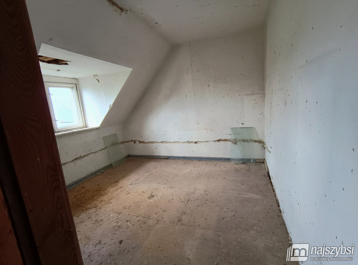 Część domu mieszkalno-usługowego. (6)