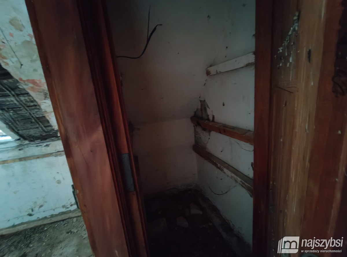 Część domu mieszkalno-usługowego. (8)