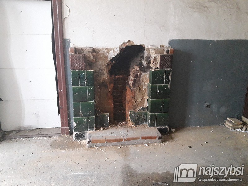 Część domu mieszkalno-usługowego. (9)