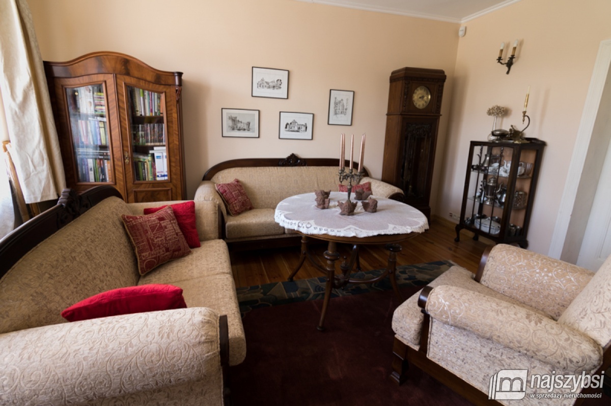 Dom  nad jeziorem. (12)