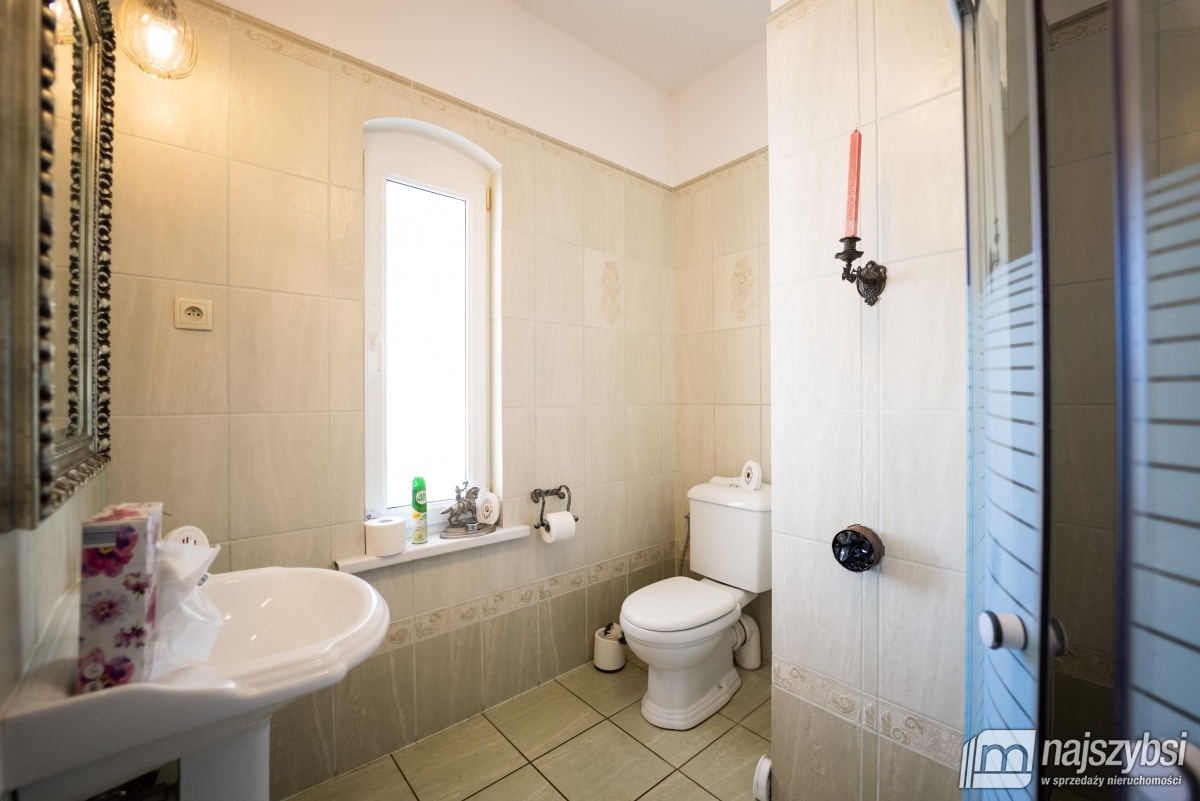 Dom  nad jeziorem. (16)