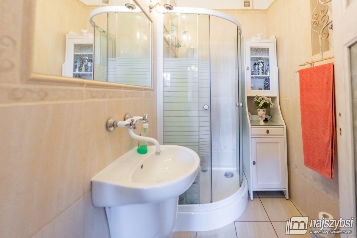 Dom  nad jeziorem. (17)