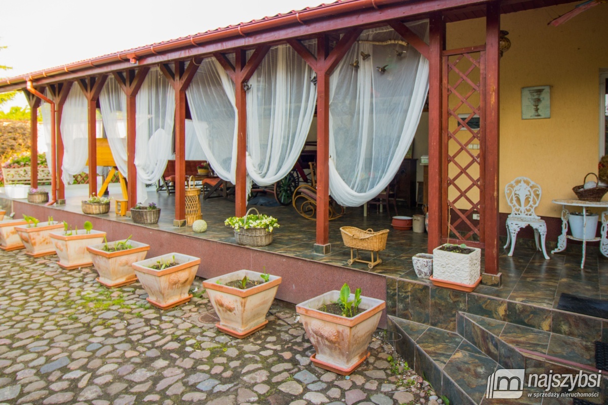 Dom  nad jeziorem. (2)