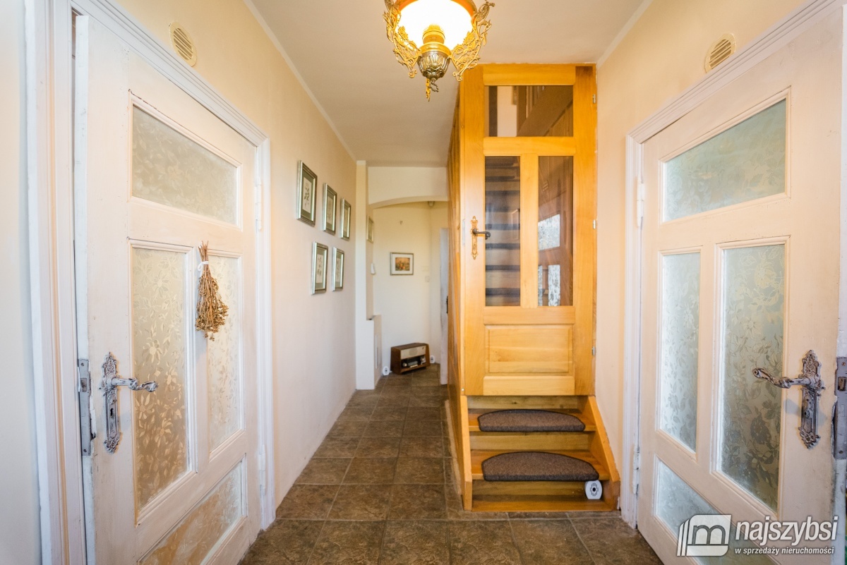 Dom  nad jeziorem. (20)