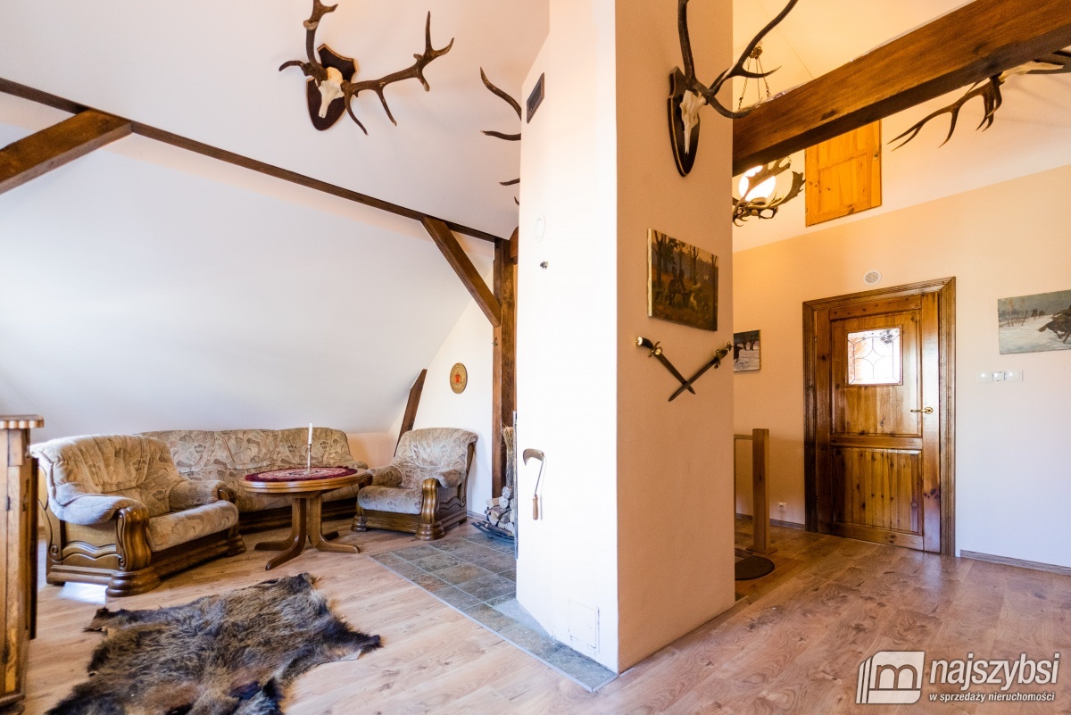 Dom  nad jeziorem. (22)