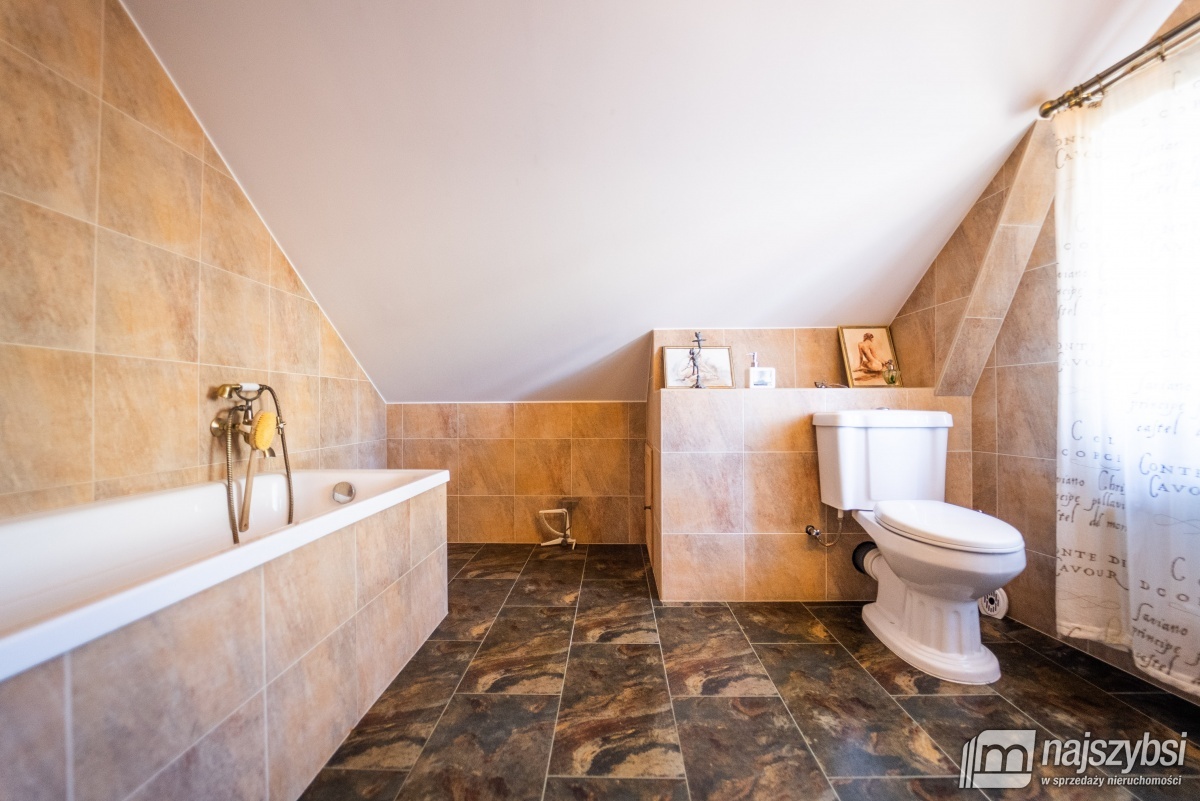 Dom  nad jeziorem. (27)