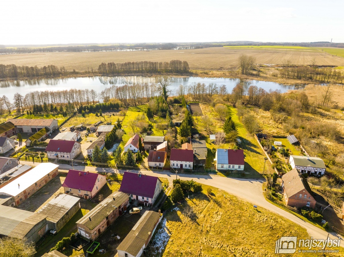 Dom  nad jeziorem. (28)