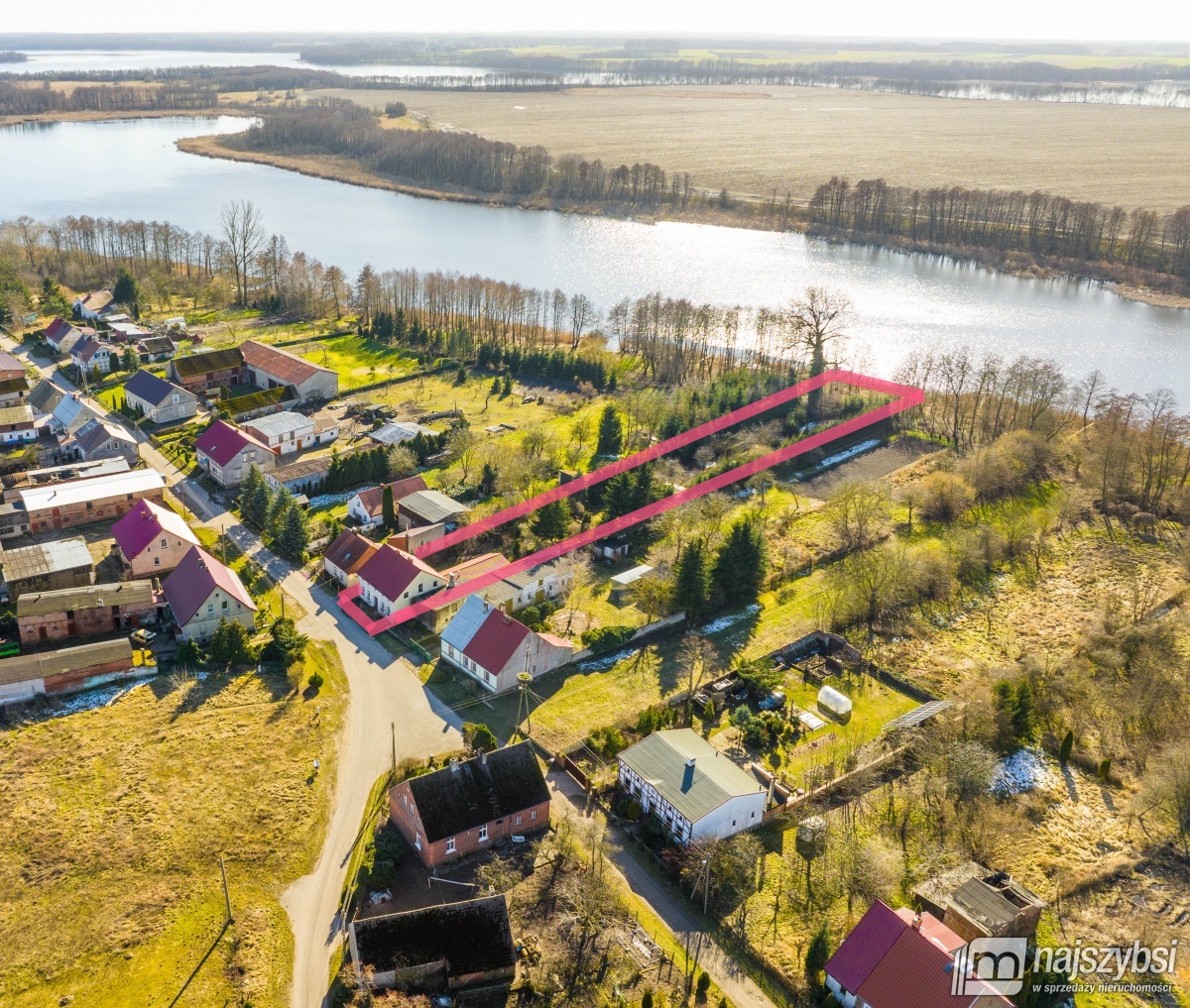 Dom  nad jeziorem. (3)