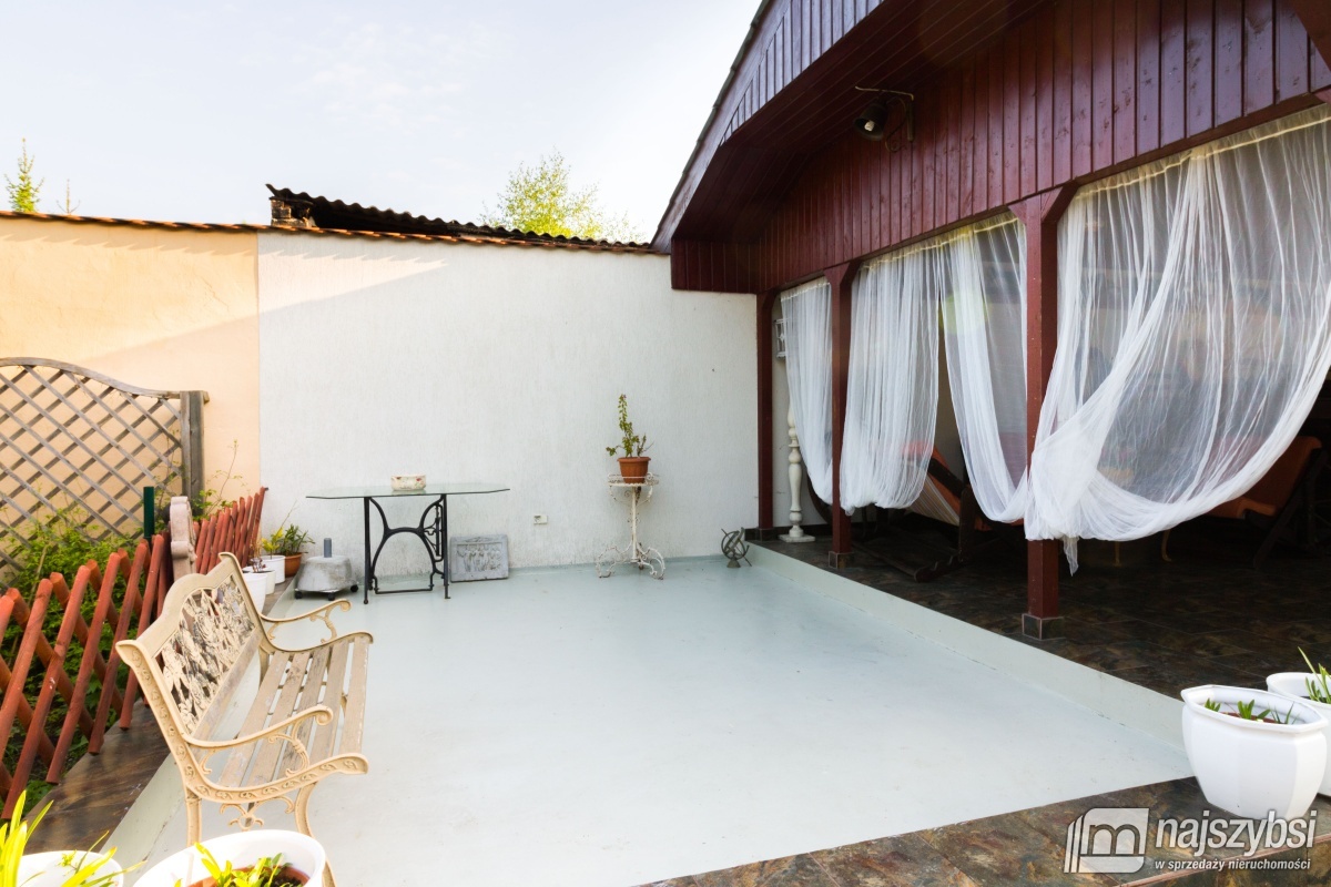 Dom  nad jeziorem. (30)