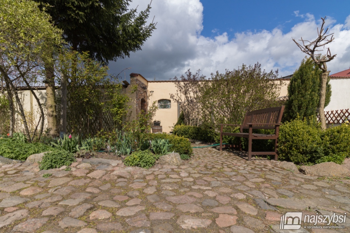 Dom  nad jeziorem. (33)