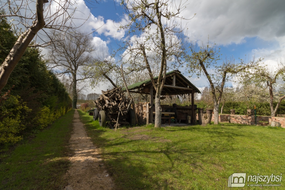 Dom  nad jeziorem. (35)