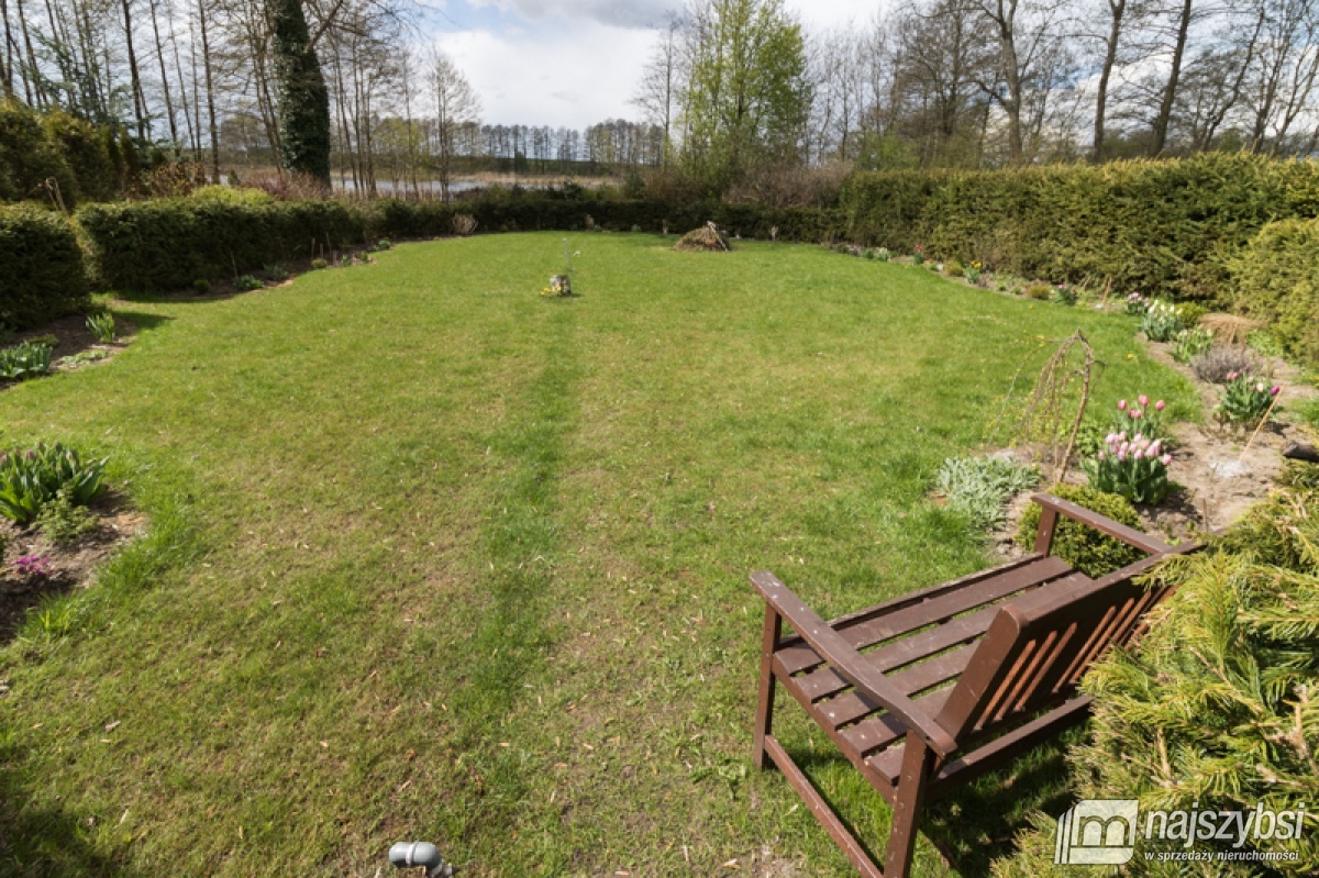 Dom  nad jeziorem. (37)