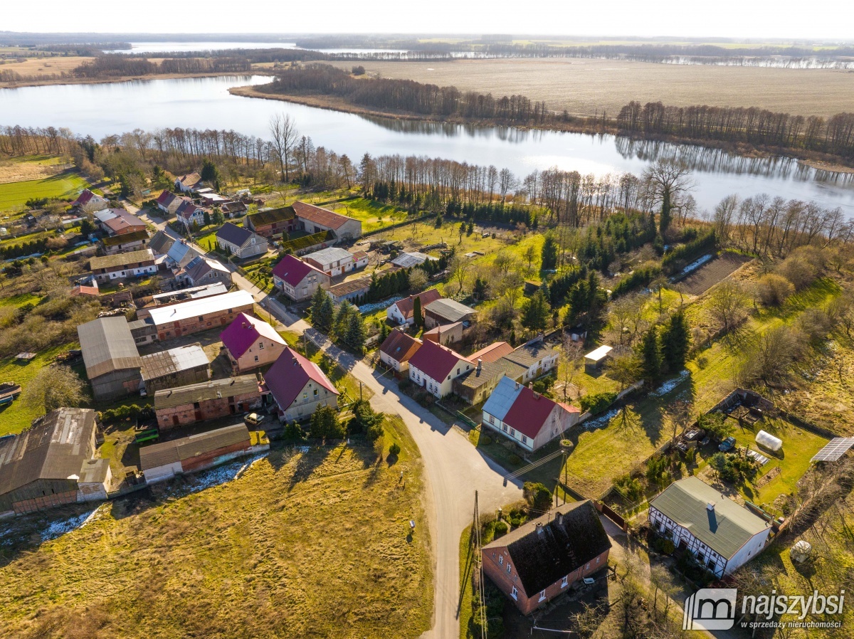 Dom  nad jeziorem. (39)