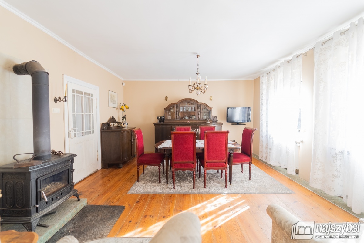 Dom  nad jeziorem. (4)