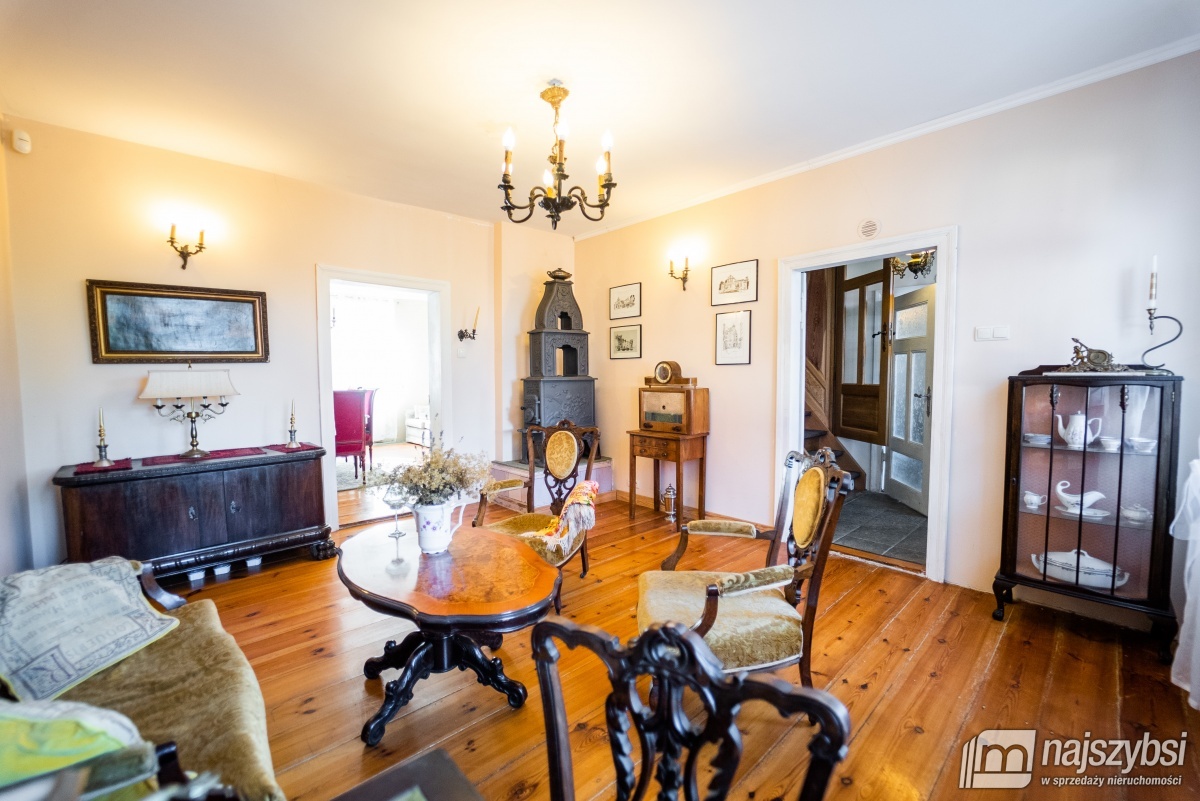 Dom  nad jeziorem. (6)