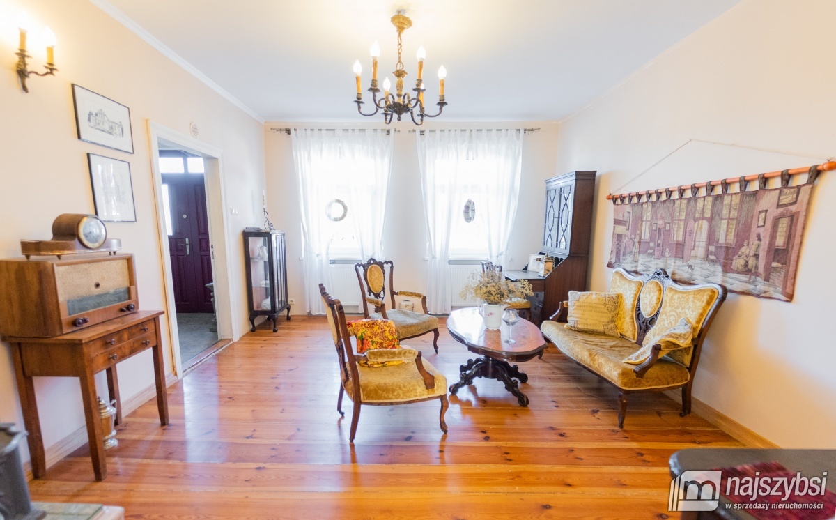 Dom  nad jeziorem. (7)