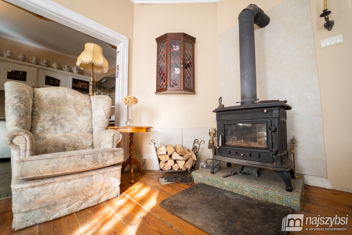 Dom  nad jeziorem. (9)