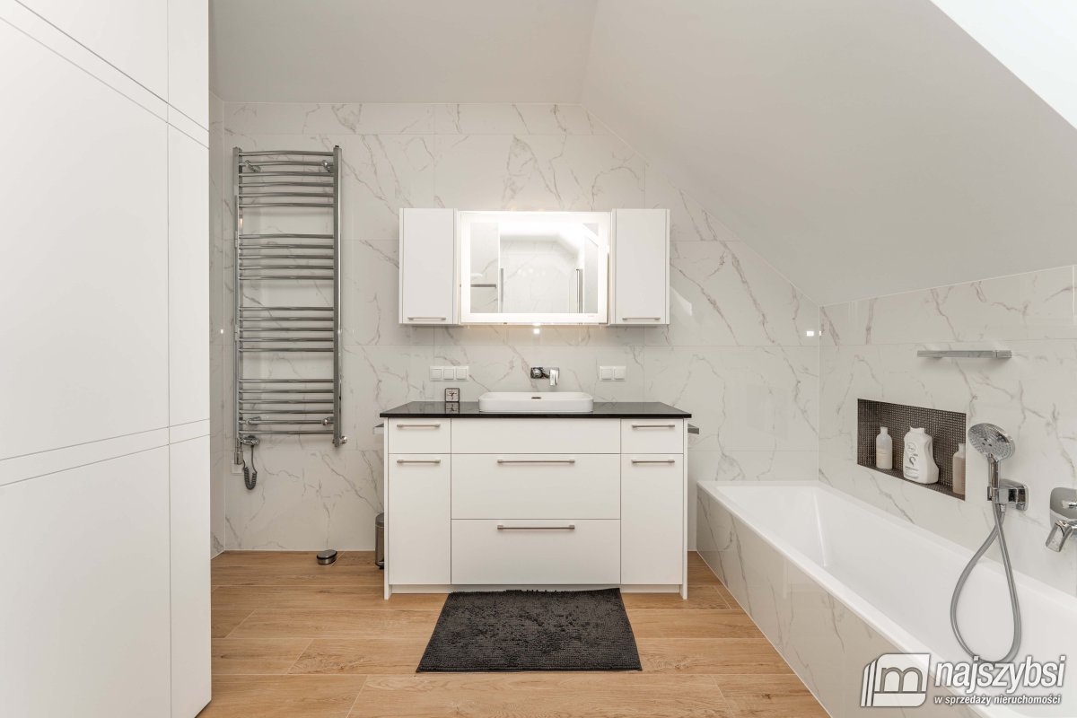 Ustronie Morskie- nowoczesny dom + 2 apartamenty (17)