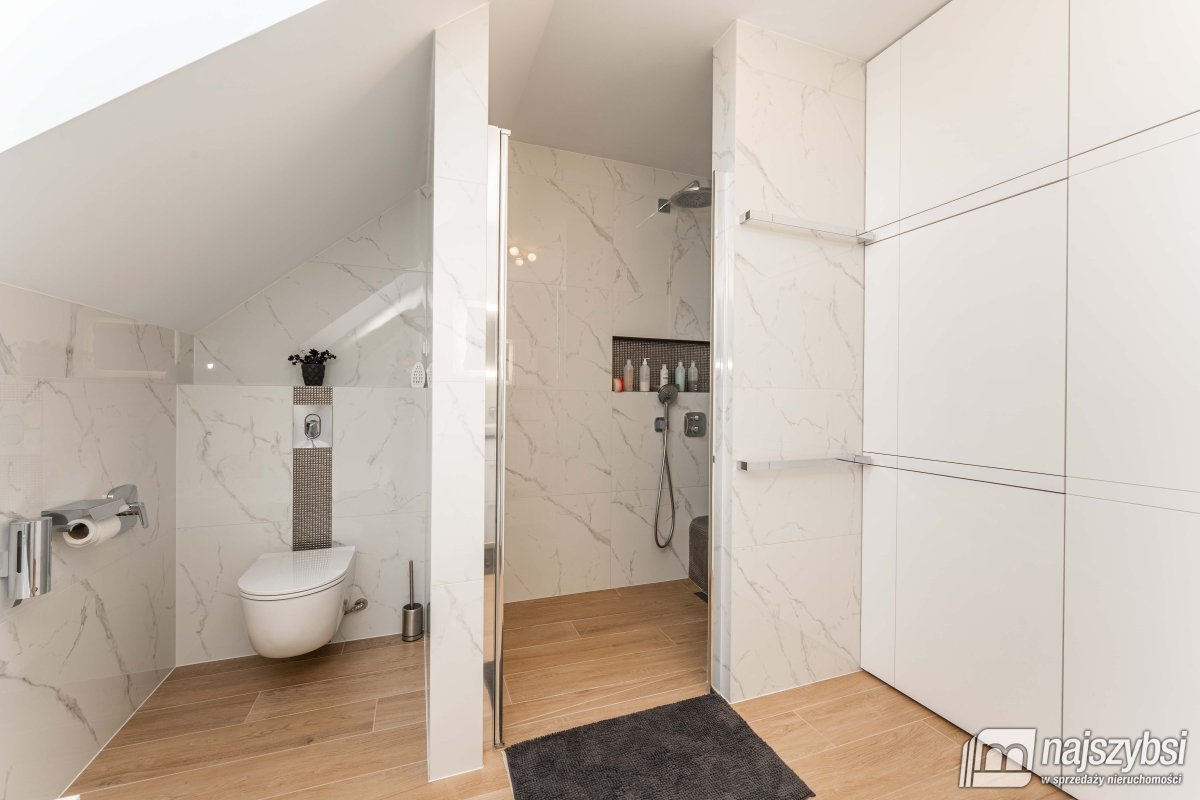 Ustronie Morskie- nowoczesny dom + 2 apartamenty (18)