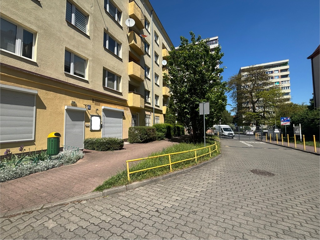 Do wynajęcia lokal - parter idealny na usługi (9)