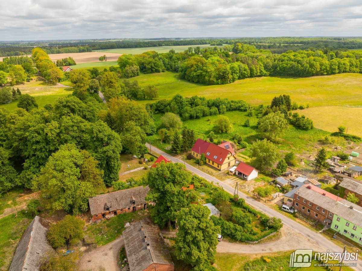 Chociwel - dom do remontu  z działką 711 m2 (2)