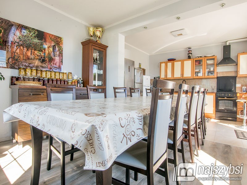 Dworek z pięknym widokiem. (10)