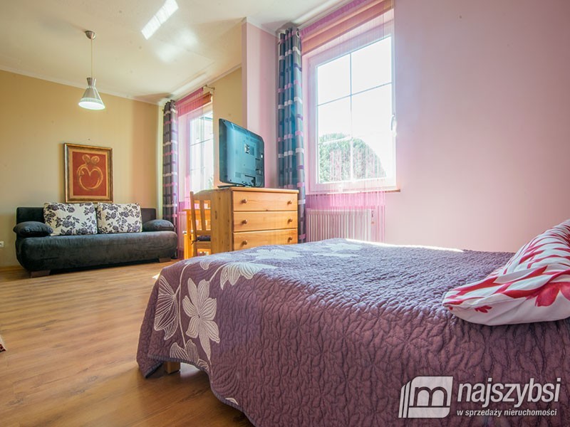 Dworek z pięknym widokiem. (12)