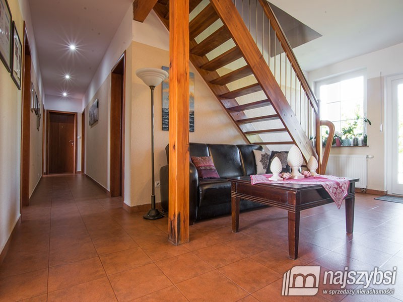 Dworek z pięknym widokiem. (14)