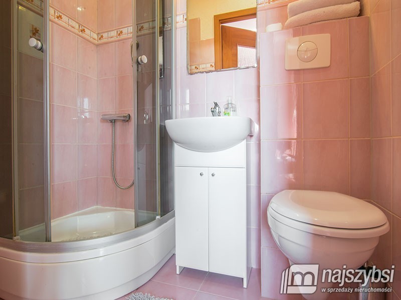 Dworek z pięknym widokiem. (20)