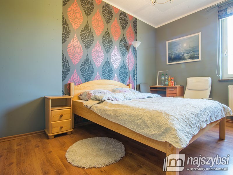 Dworek z pięknym widokiem. (22)