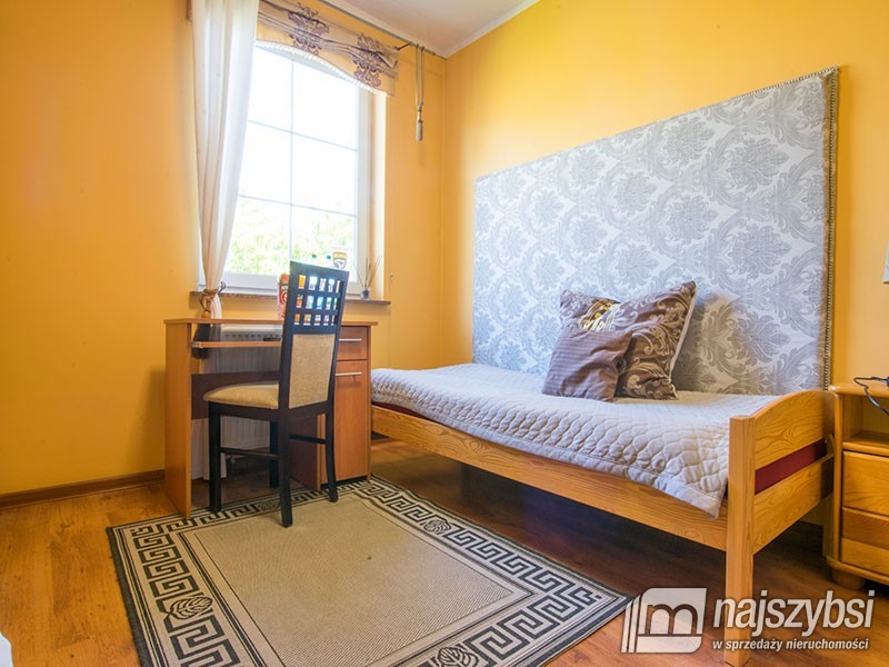 Dworek z pięknym widokiem. (25)