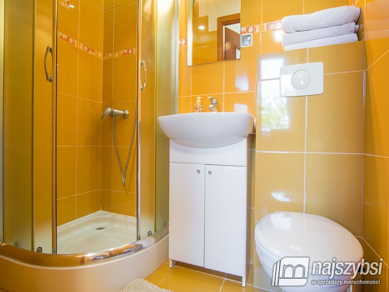 Dworek z pięknym widokiem. (26)