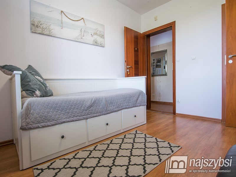 Dworek z pięknym widokiem. (27)