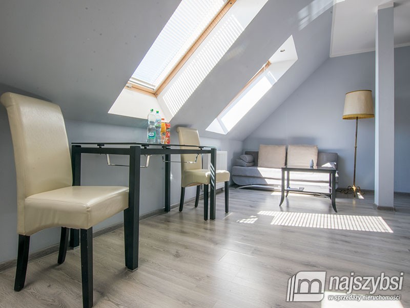 Dworek z pięknym widokiem. (28)