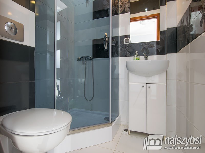 Dworek z pięknym widokiem. (29)