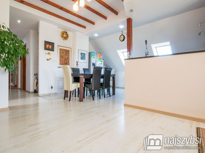 Dworek z pięknym widokiem. (3)