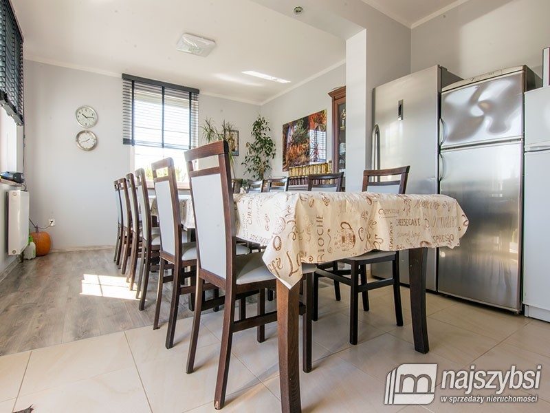 Dworek z pięknym widokiem. (33)