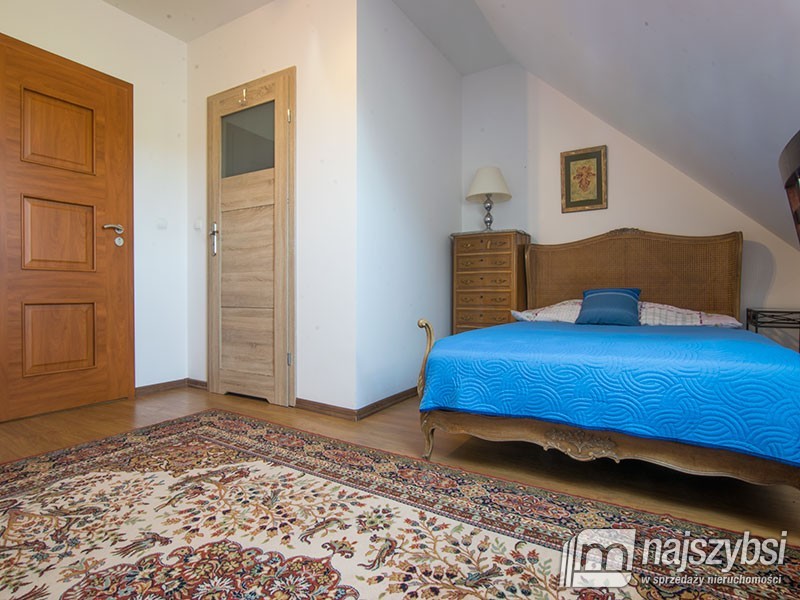 Dworek z pięknym widokiem. (34)